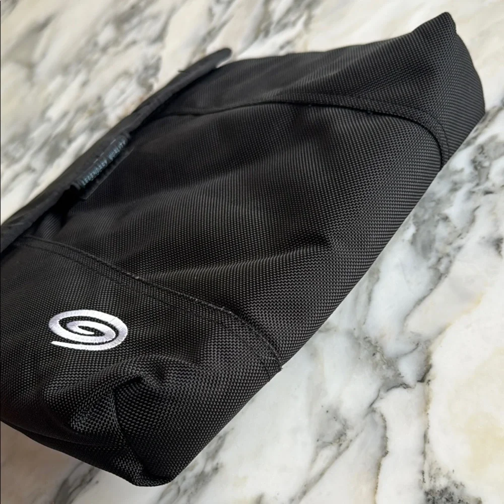 Timbuk2 Black Laptop Tablet Bag with Sleek Professional Design Size Small 11x13”